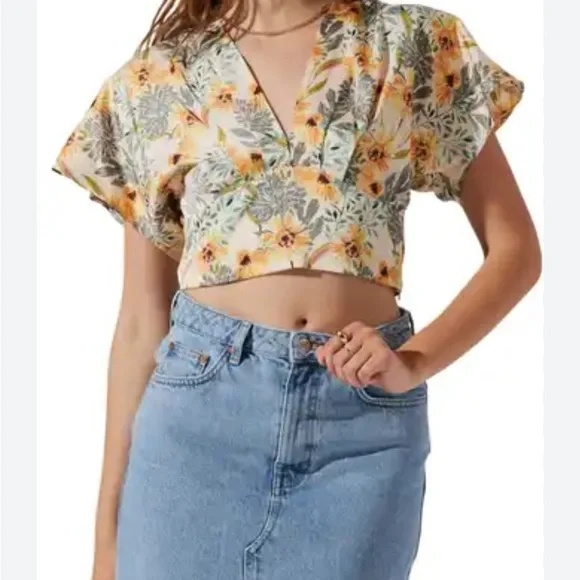 Astr Green and Blue Flutter Sleeve Crop Blouse - Picture 1 of 8